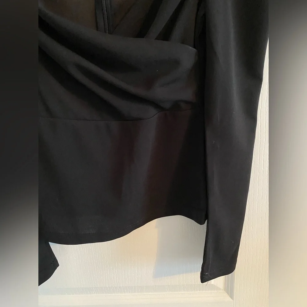 Black Top- Never Worn - Picture 5 of 6